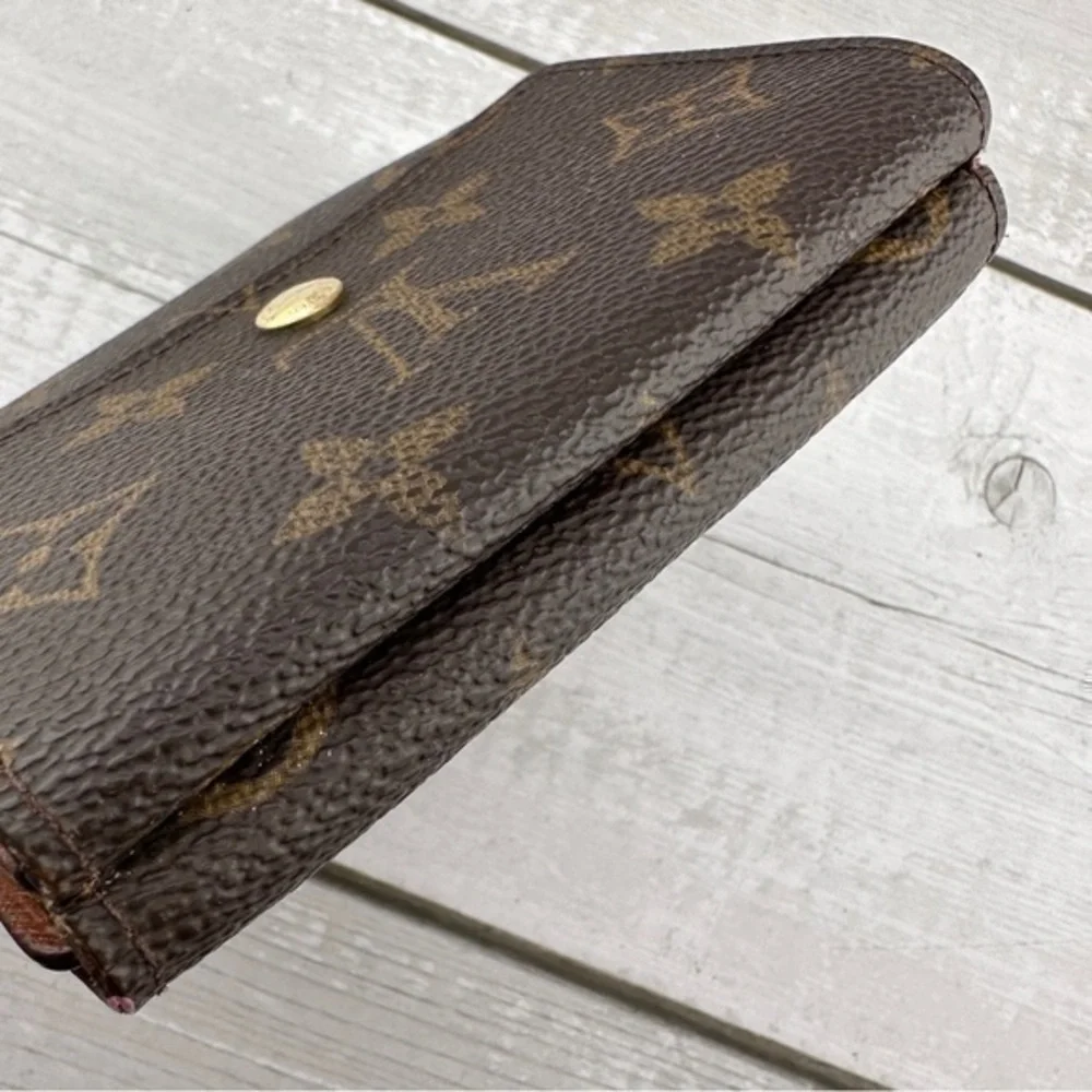 AUTHENTIC Louis Vuitton Elise compact wallet. Monogram canvas.
